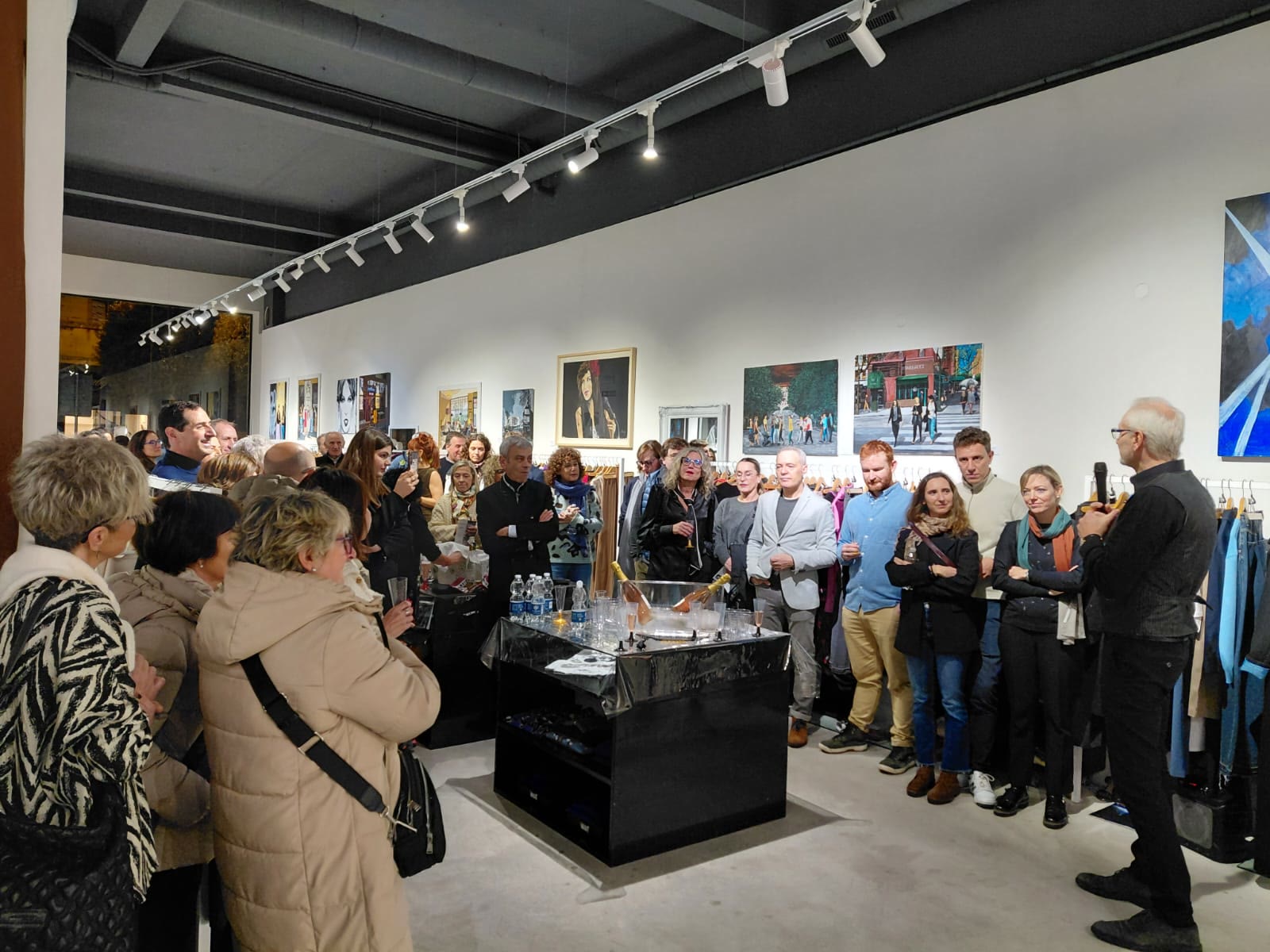 Bross, Pamplona (2025) · Inauguración · 2